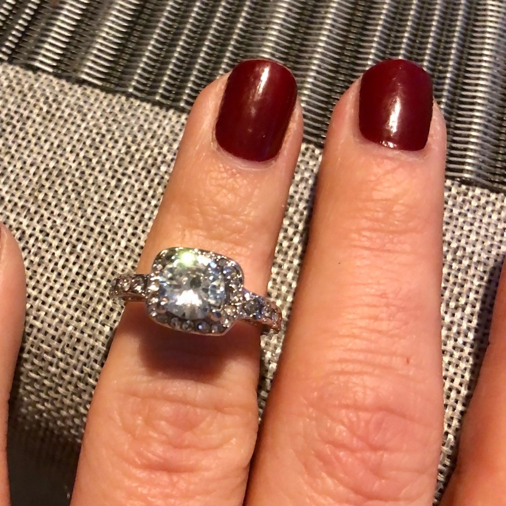 ๐ Beautiful Engagement Ring ๐ - Picture 5 of 6
